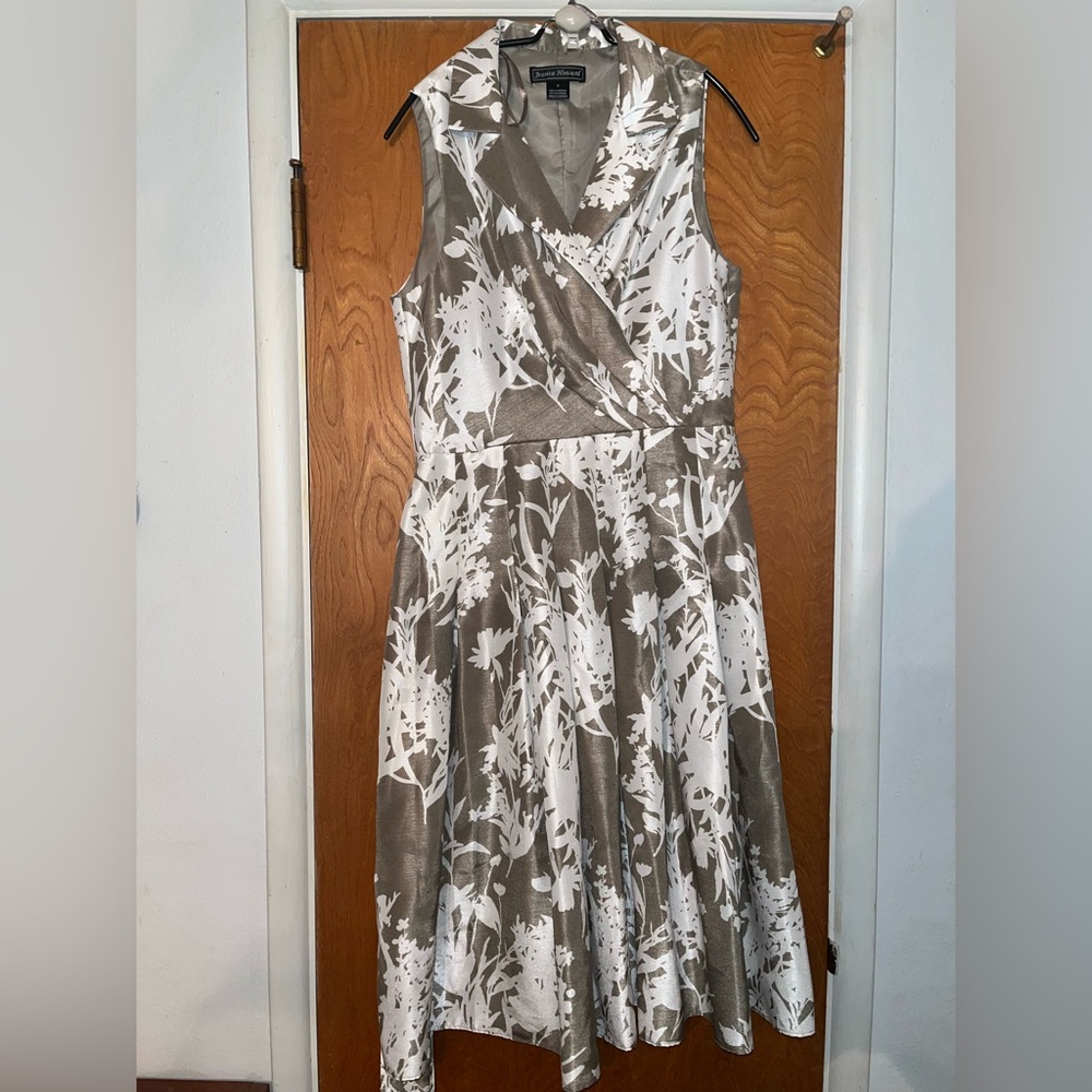 Jessica Howard White and Gray Floral Midi Dress